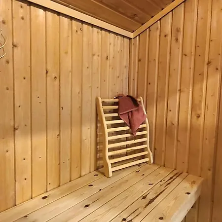 Hillhouse - Mit Sauna Semesterbostad *